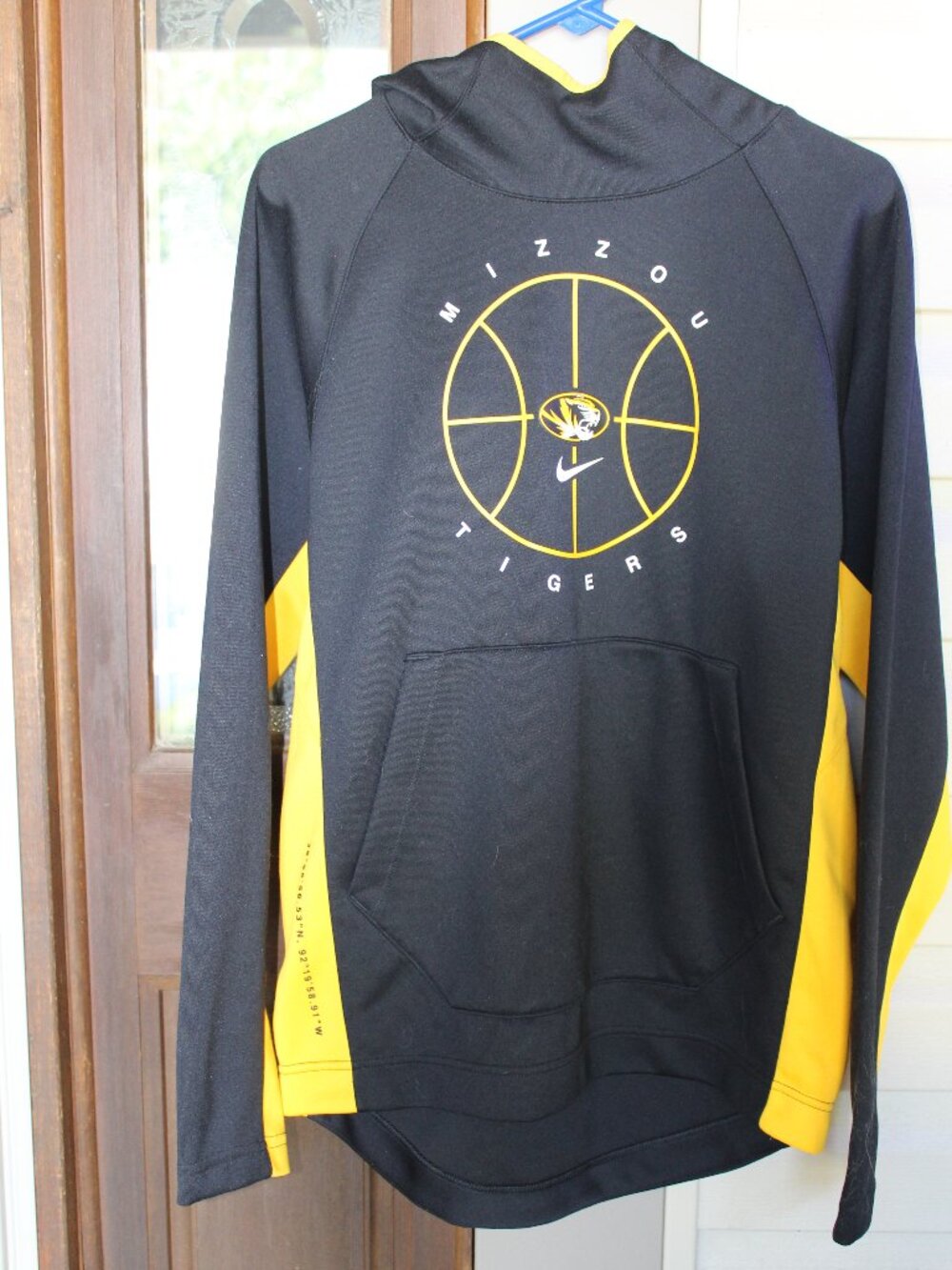 MIZZOU BLACK AND GOLD HOODIE SIZE SMALL NIKE DRI FIT